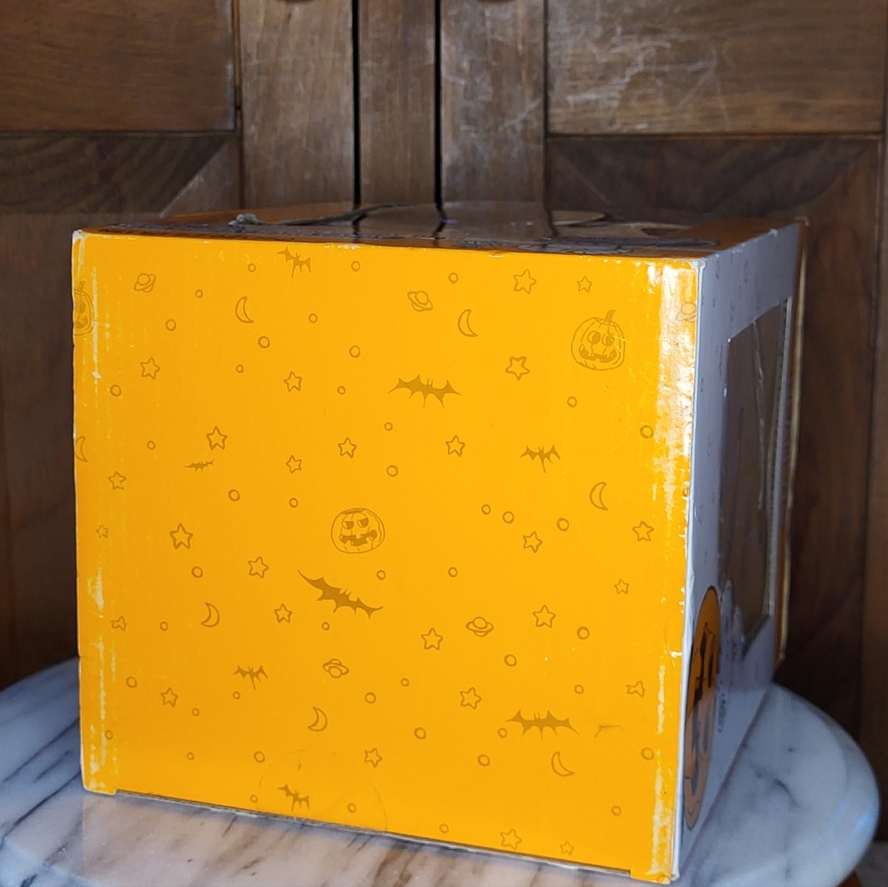 Peanuts Orange Pumpkin Candy Dish with Snoopy - Picture 9 of 11